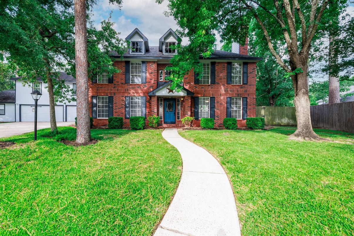 Exterior, Facade, Brick Facade, Georgian