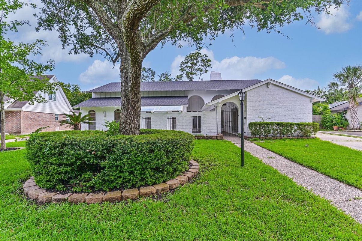 Backyard, Exterior, Facade, Ranch