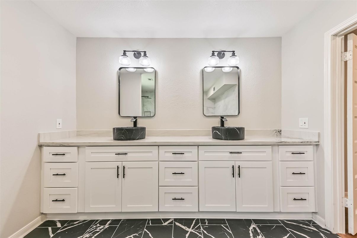 Bathroom, Dual Sink Vanities, Interior