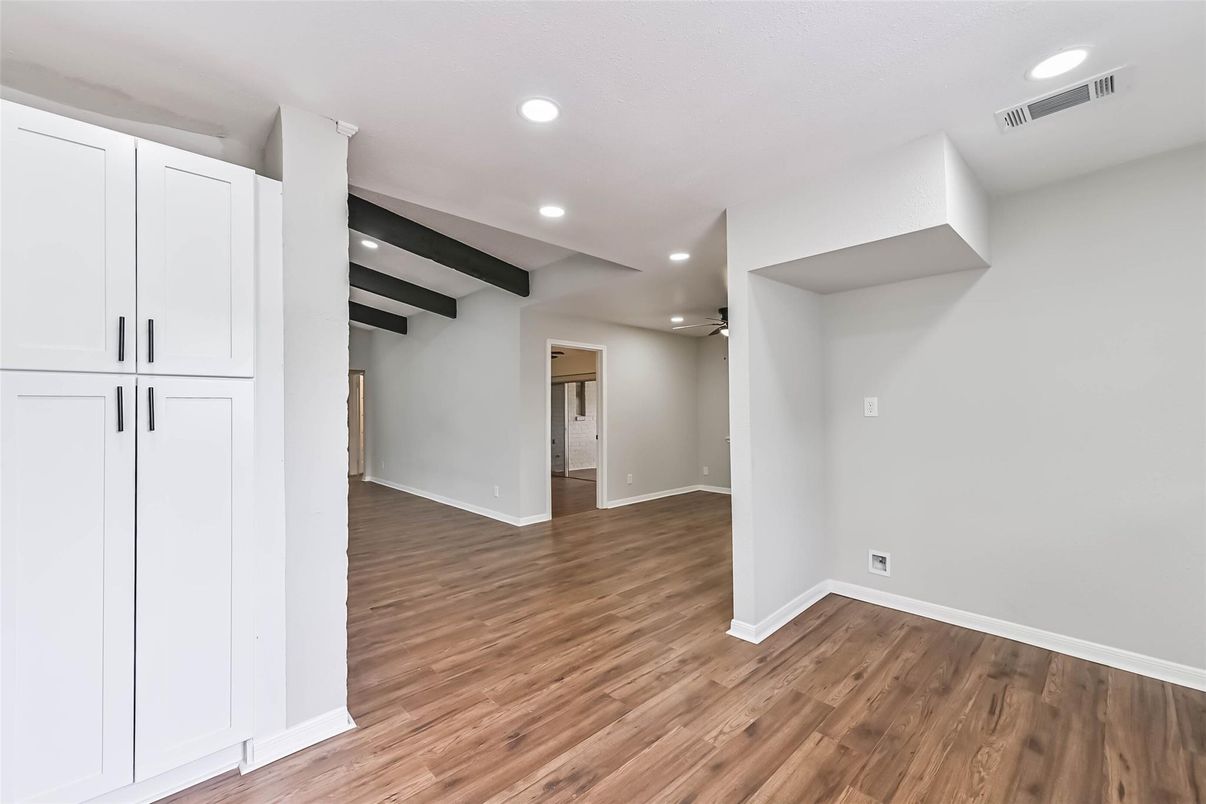 Empty room, Interior, Recessed Lighting, Wood Texture Flooring