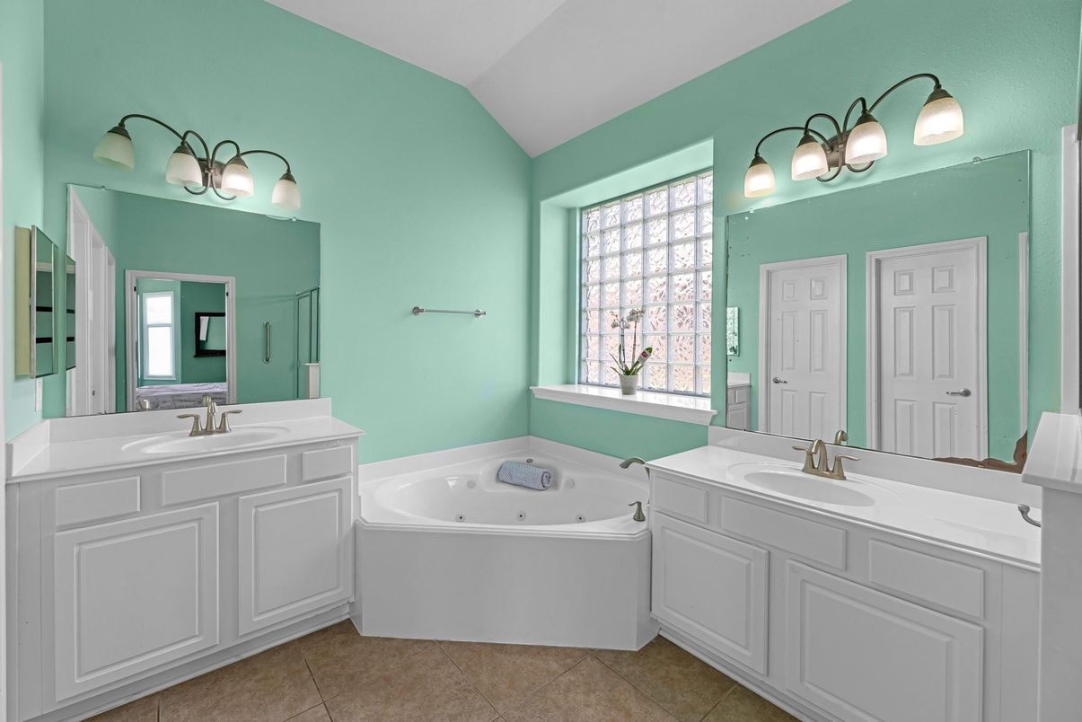 Bathroom, Dual Sink Vanities, Interior