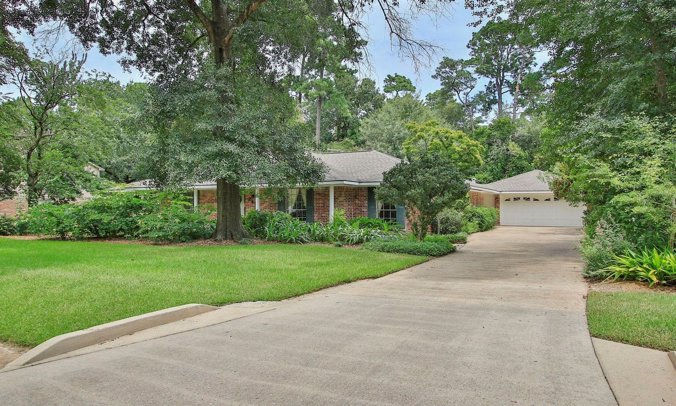 Attached, Exterior, Facade, Brick Facade, Ranch