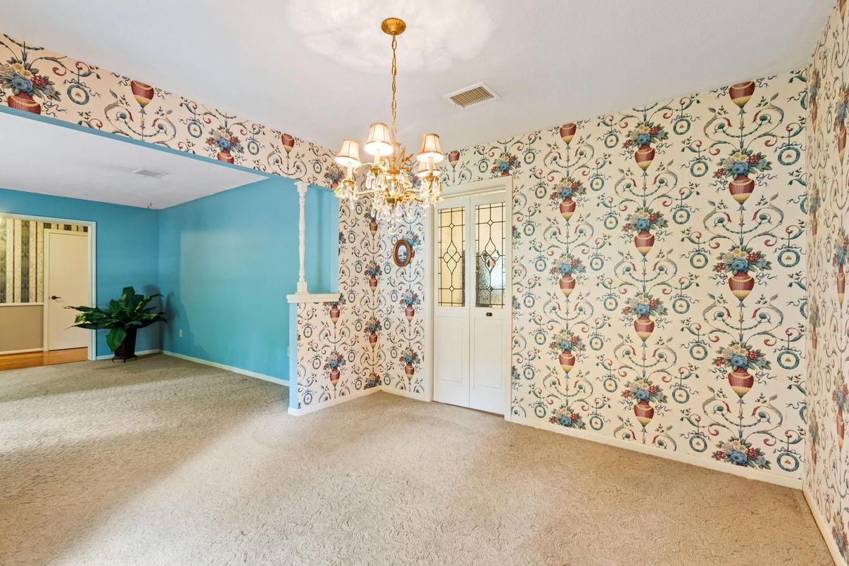 Chandelier, Empty room, Interior