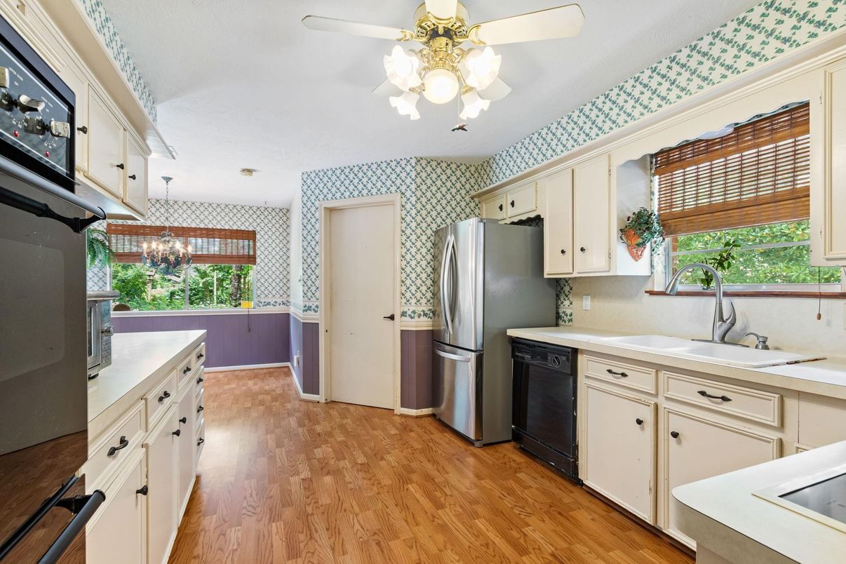 Chandelier, Interior, Kitchen, Wood Texture Flooring