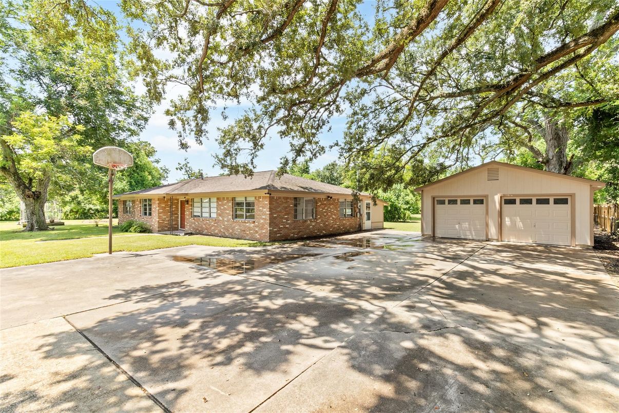 Detached Garage, Exterior