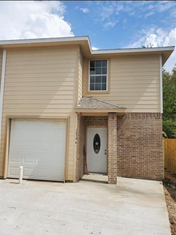 Attached, Exterior, Facade, Brick Facade, None