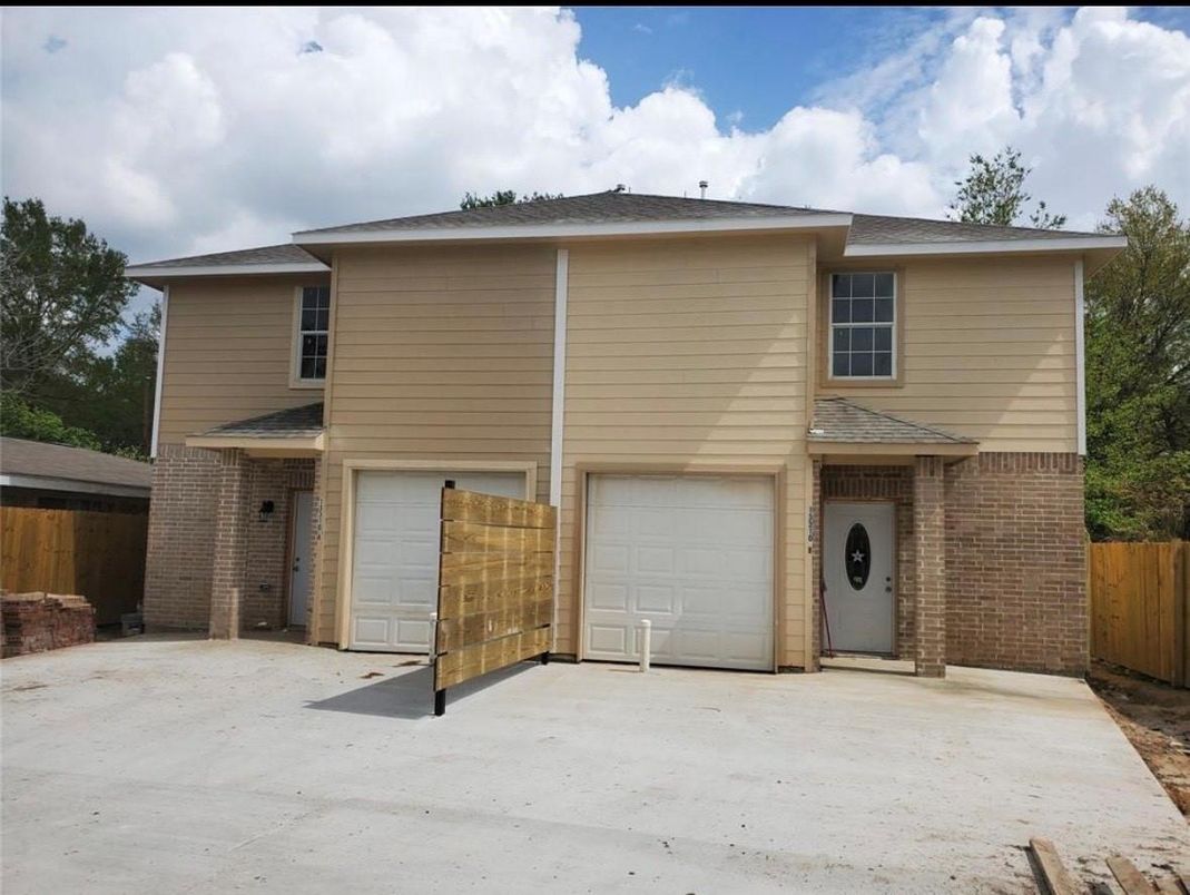 Attached, Exterior, Facade, Brick Facade, Modern