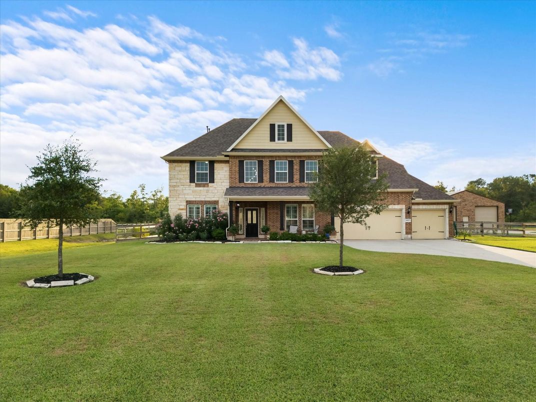 Attached, Backyard, Exterior, Facade, Georgian