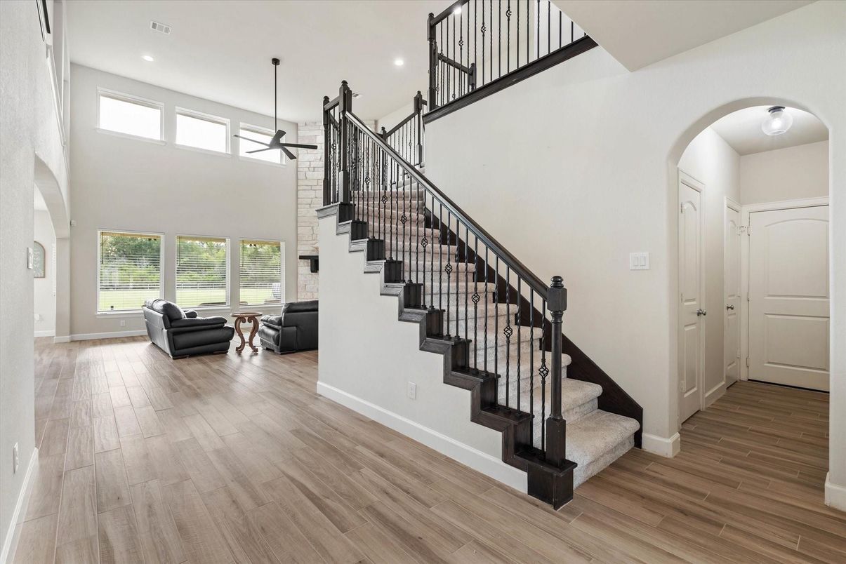 Interior, Recessed Lighting, Wood Texture Flooring