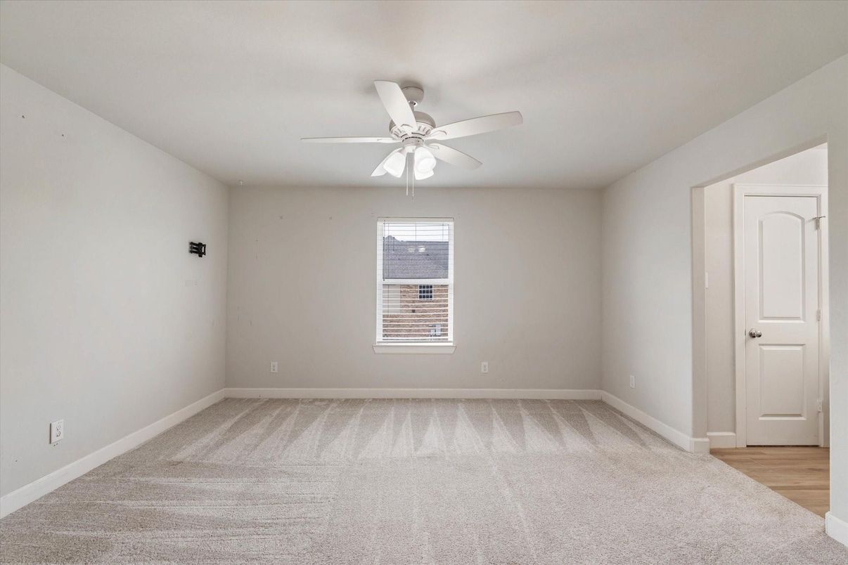 Empty room, Interior