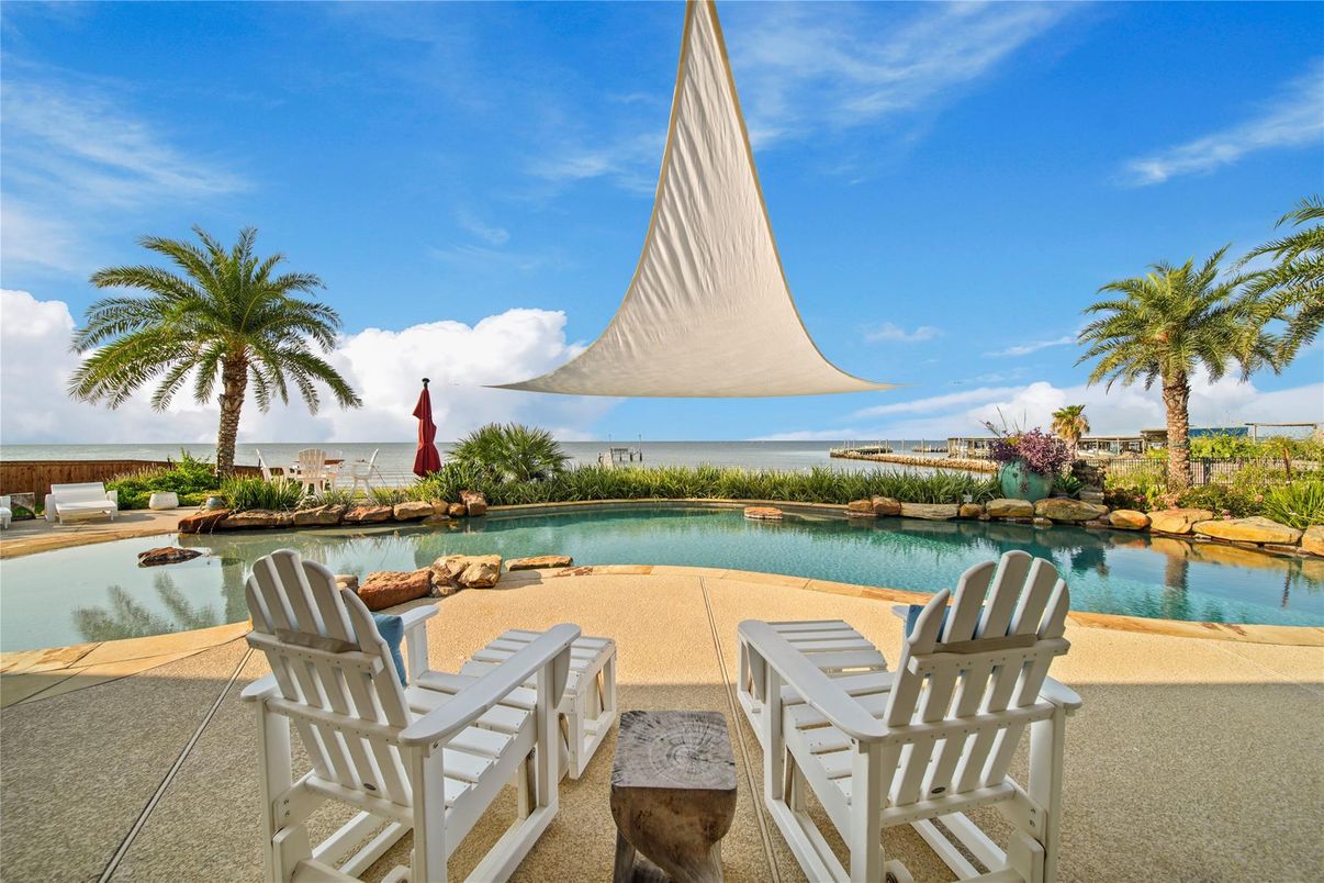Exterior, Pool, Water