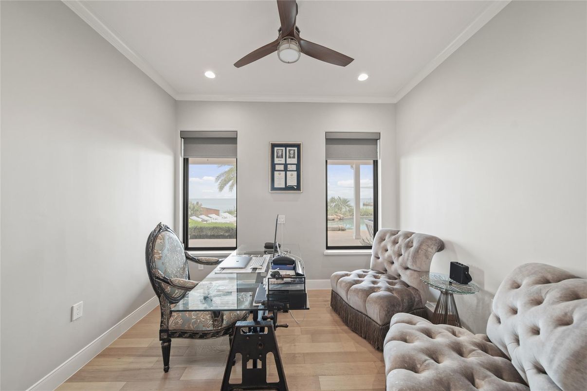 Home Office, Interior, Recessed Lighting, Wood Texture Flooring