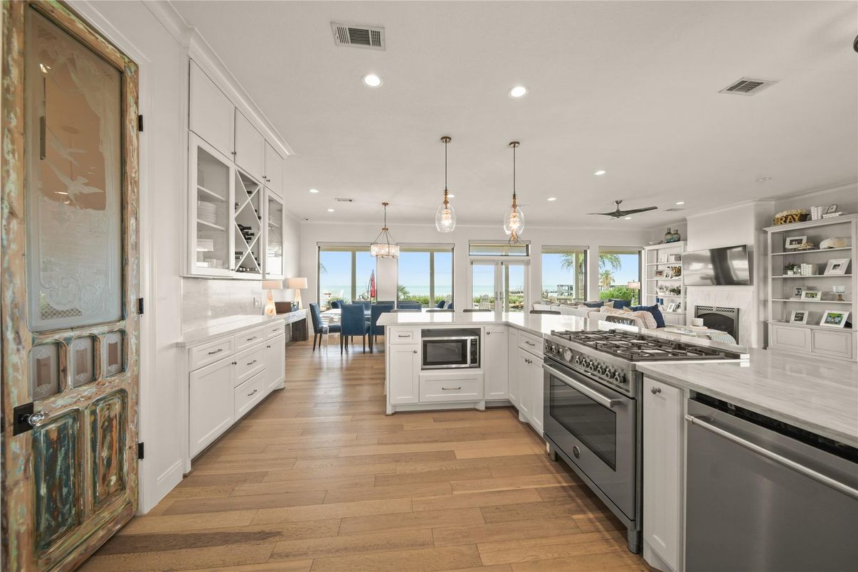 Dining room, Interior, Kitchen, Pendant Lights, Recessed Lighting, Stainless Steel Appliances, Wood Texture Flooring