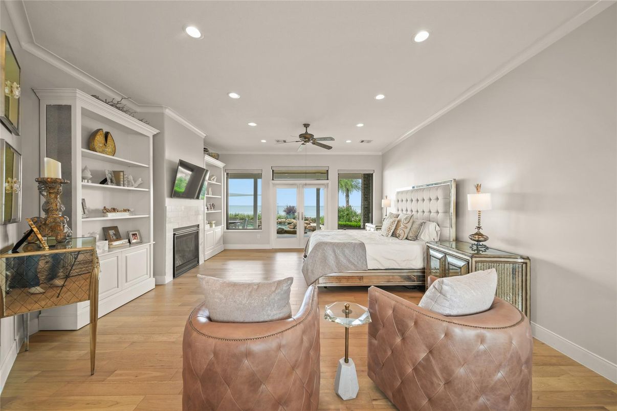 Bedroom, Fireplace, Interior, Recessed Lighting, Wood Texture Flooring