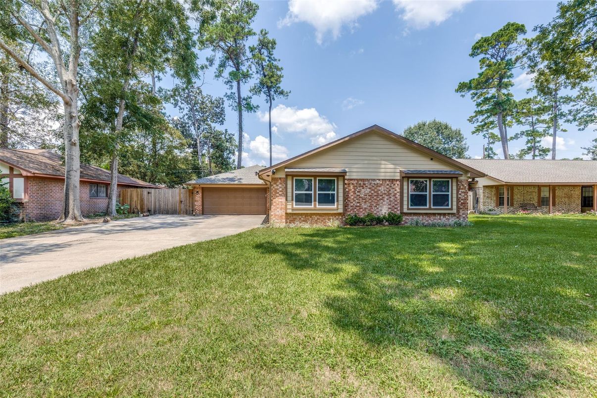 Attached, Backyard, Exterior, Facade, Brick Facade, Ranch