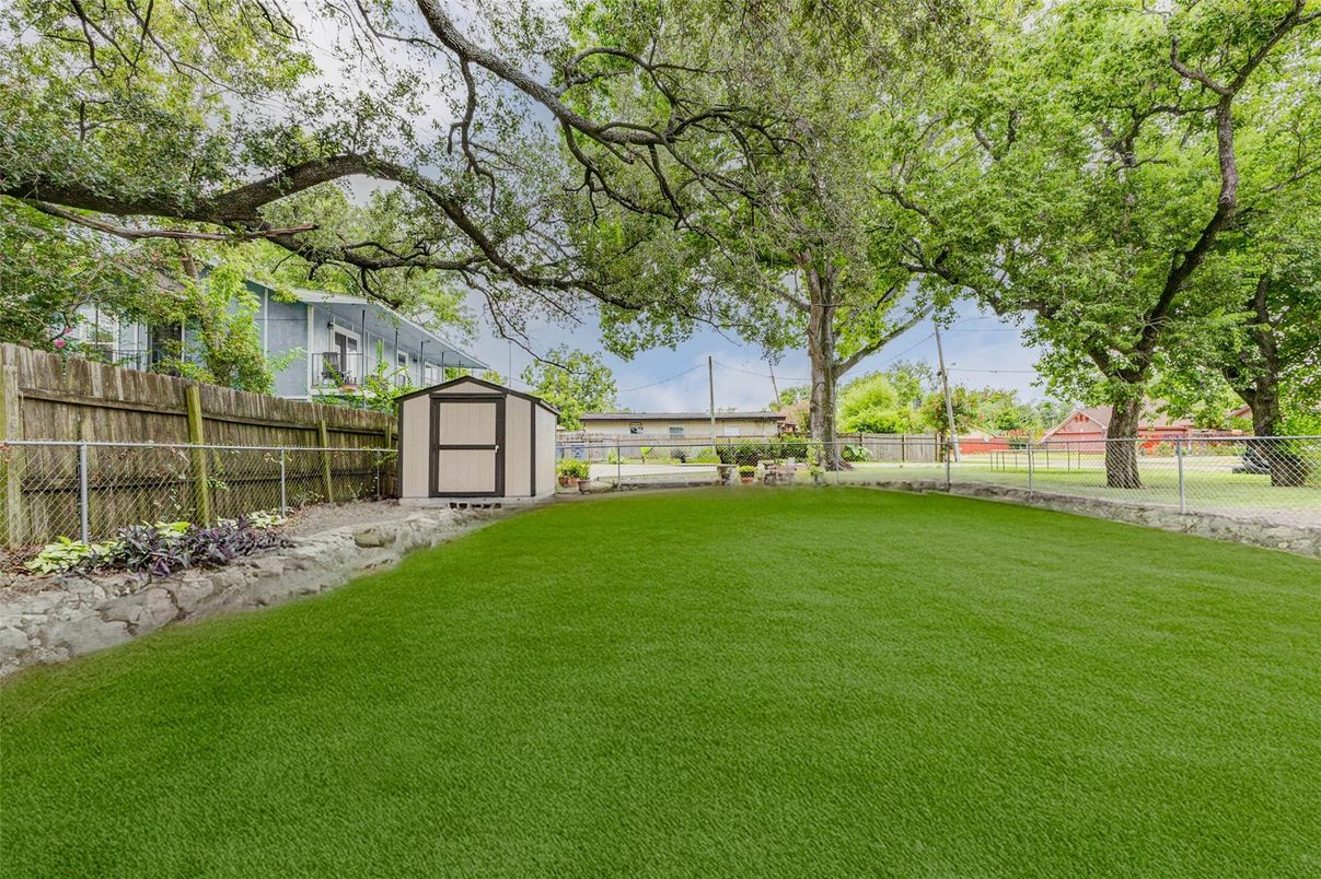 Backyard, Exterior