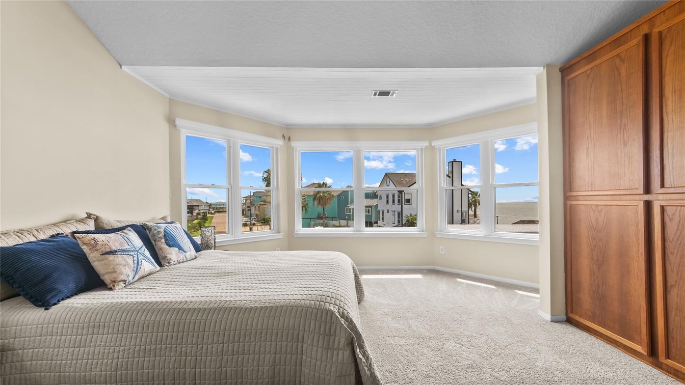Bedroom, Interior, Water