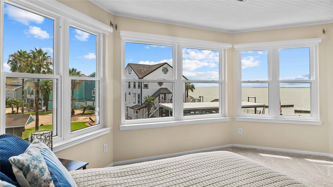Interior, Sun Room, Water