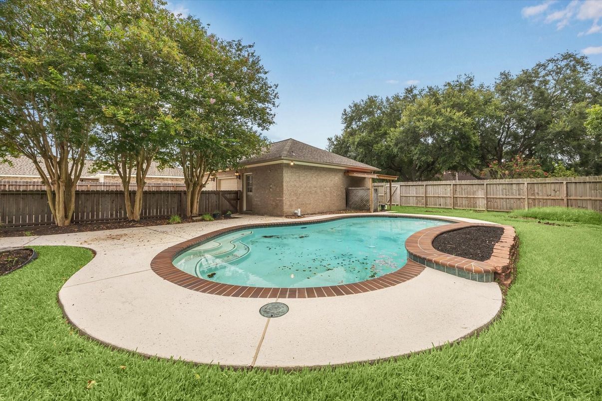 Exterior, Pool