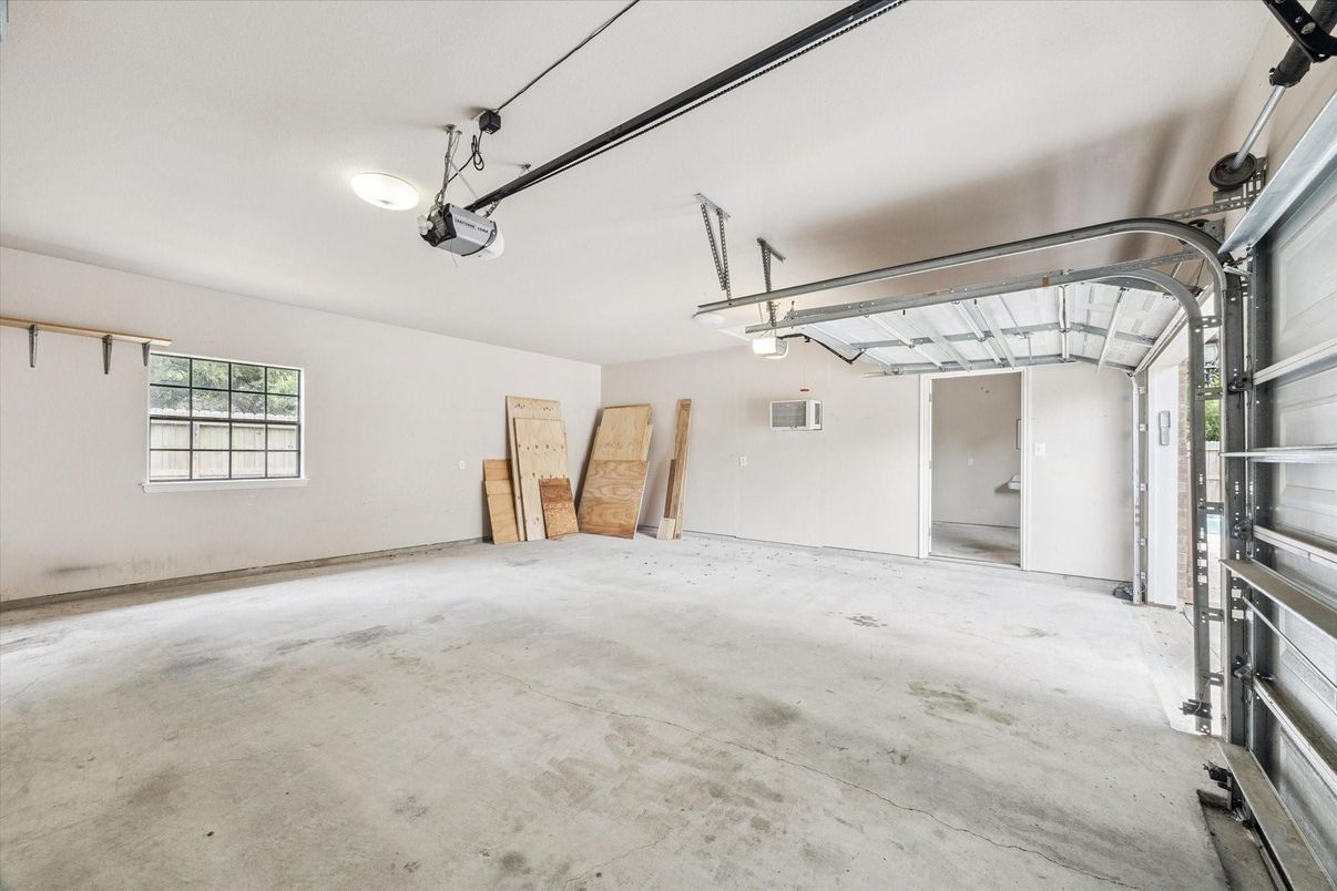 Garage, Interior