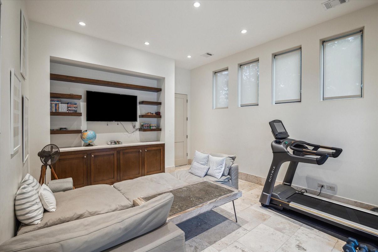 Fitness Equipment, Interior, Living room, Recessed Lighting
