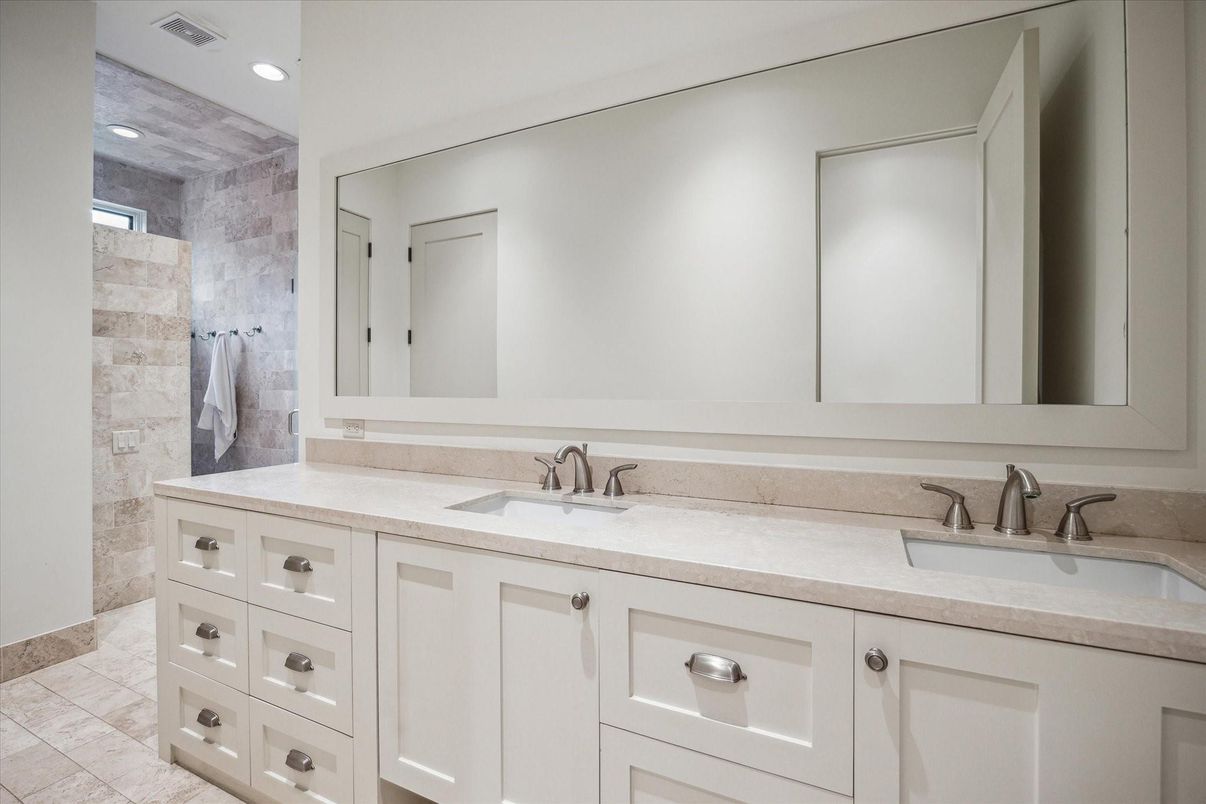 Bathroom, Dual Sink Vanities, Interior, Recessed Lighting