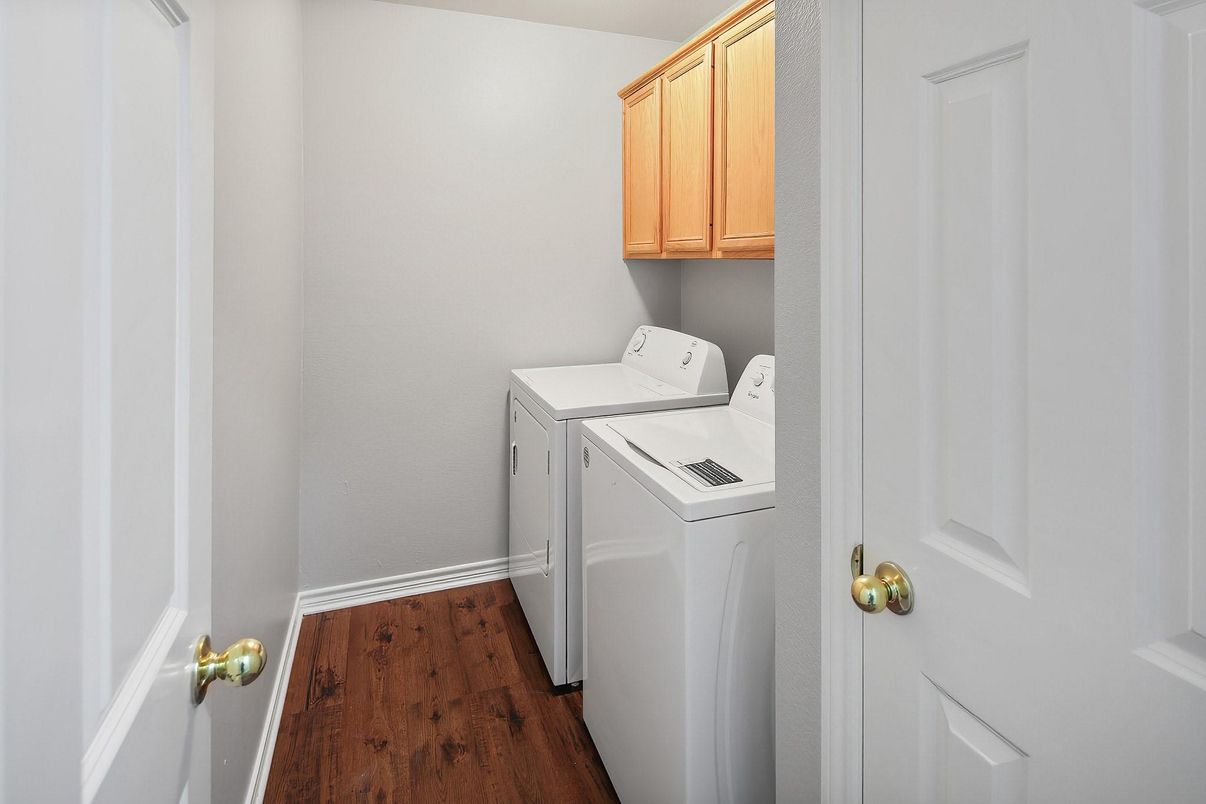 Interior, Washer, Wood Texture Flooring