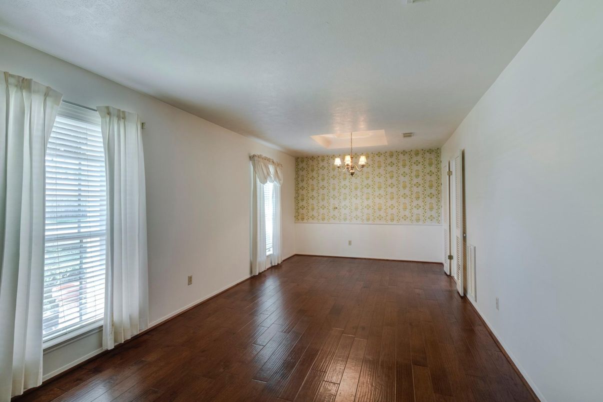 Chandelier, Empty room, Interior, Wood Texture Flooring