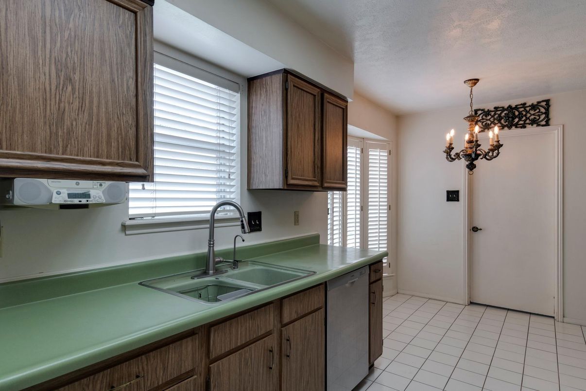Chandelier, Interior, Kitchen