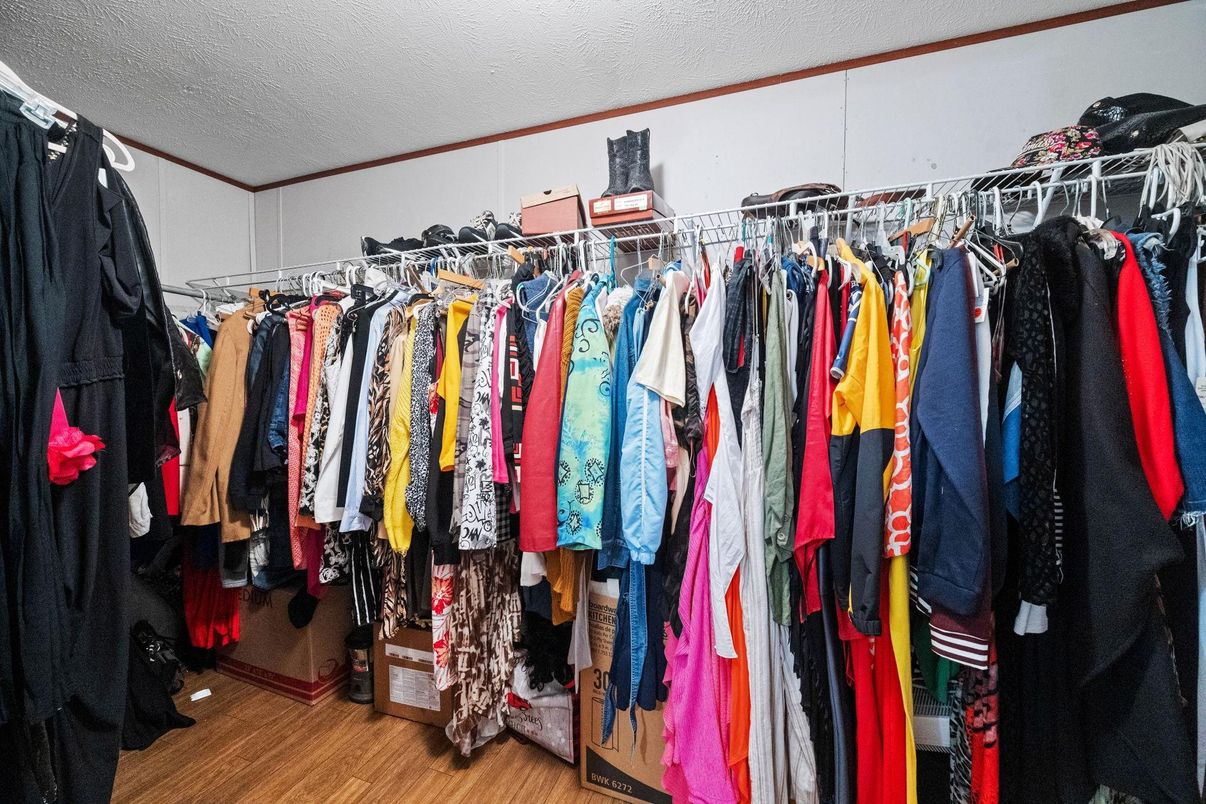 Interior, Walk-in Closets, Wood Texture Flooring