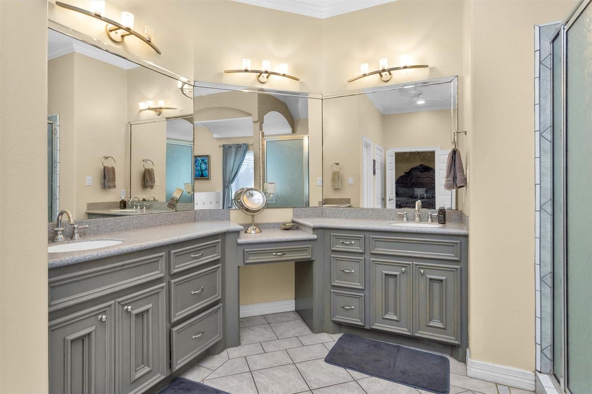 Bathroom, Dual Sink Vanities, Interior