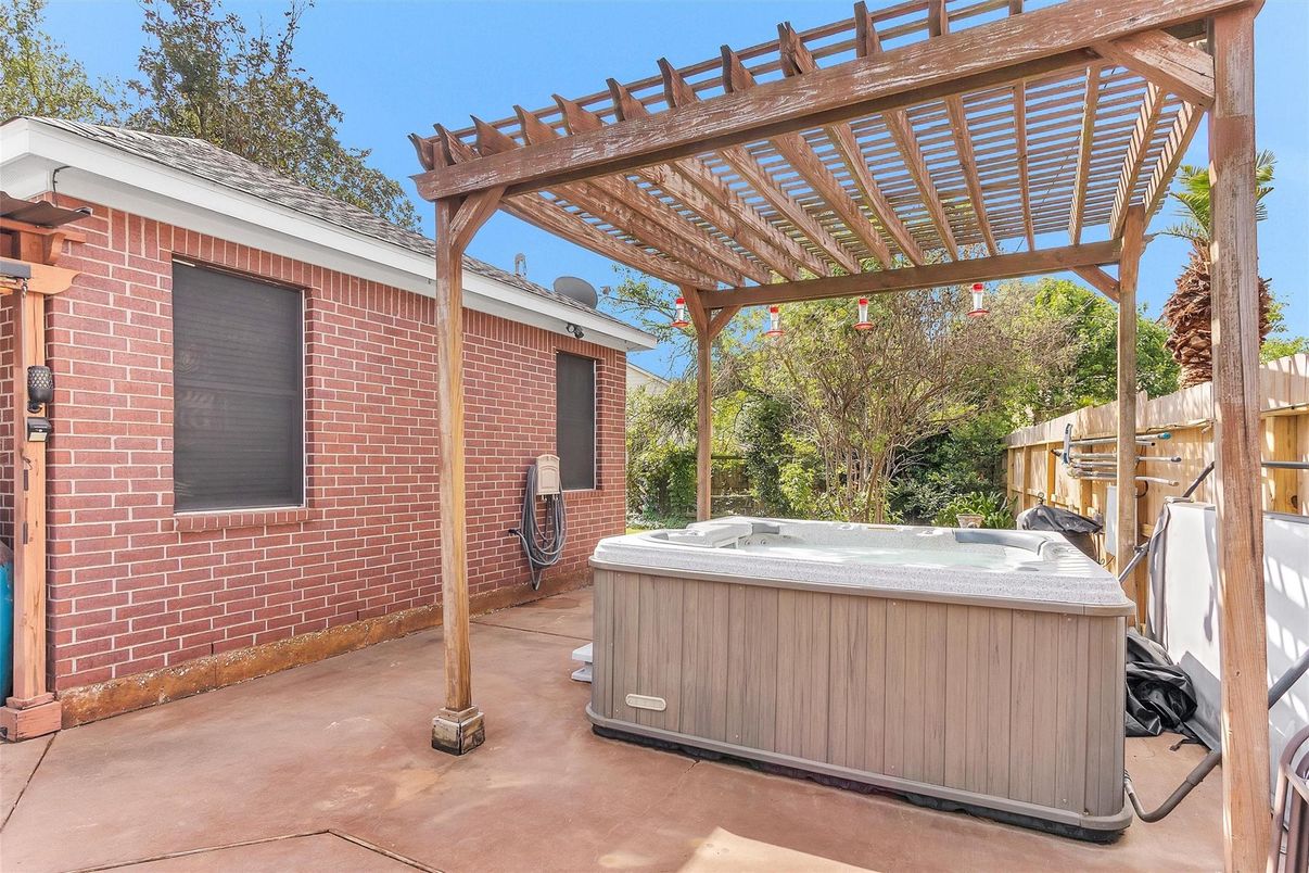Exterior, Hot Tub