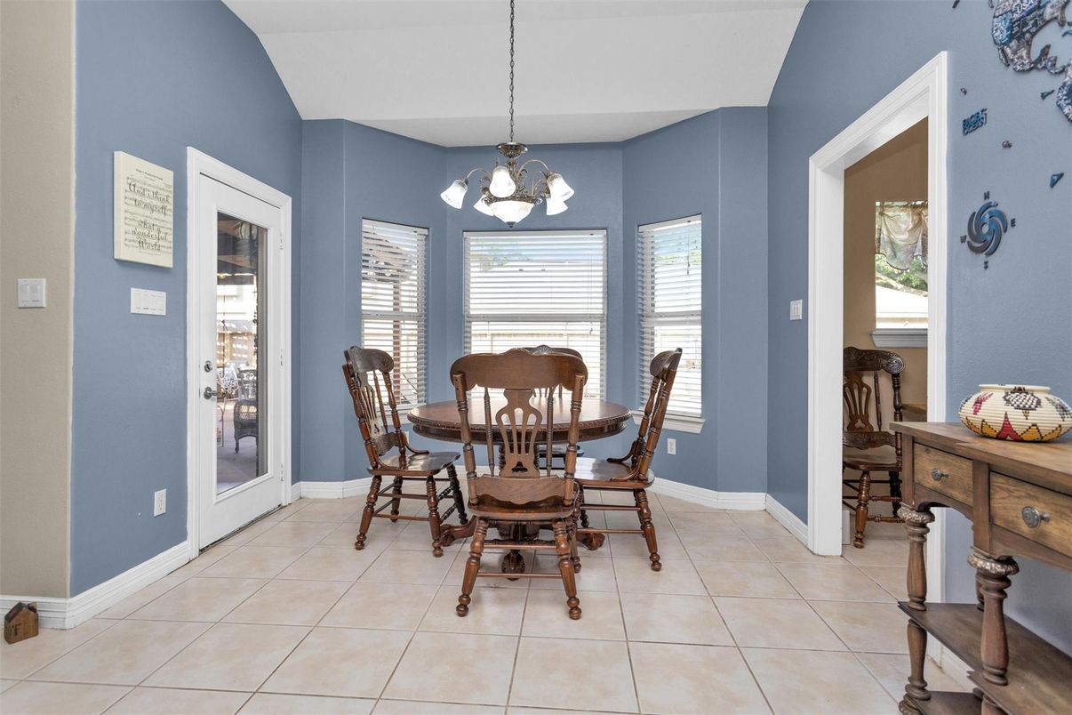 Chandelier, Dining room, Interior, Pendant Lights