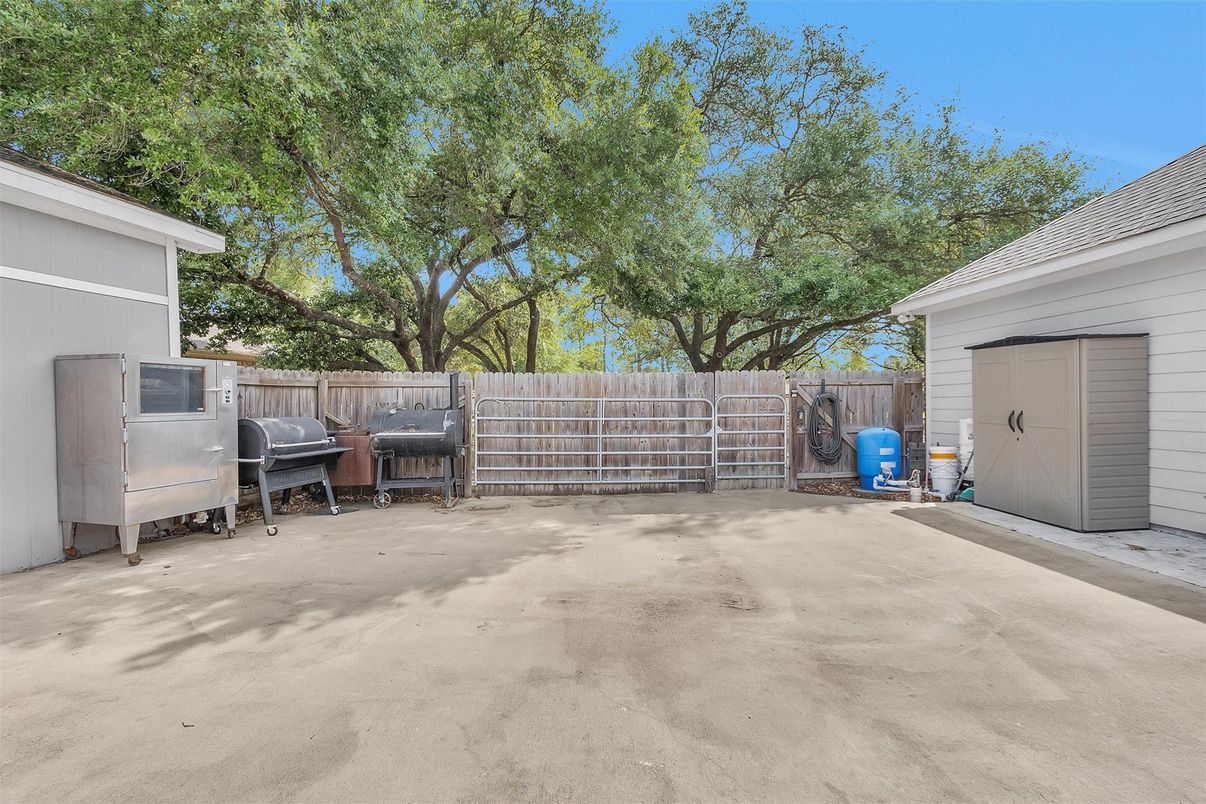 Backyard, Exterior