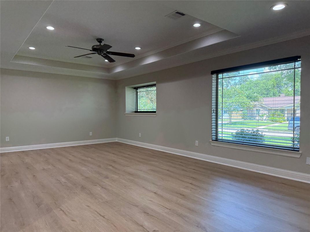 Empty room, Interior, Recessed Lighting, Wood Texture Flooring