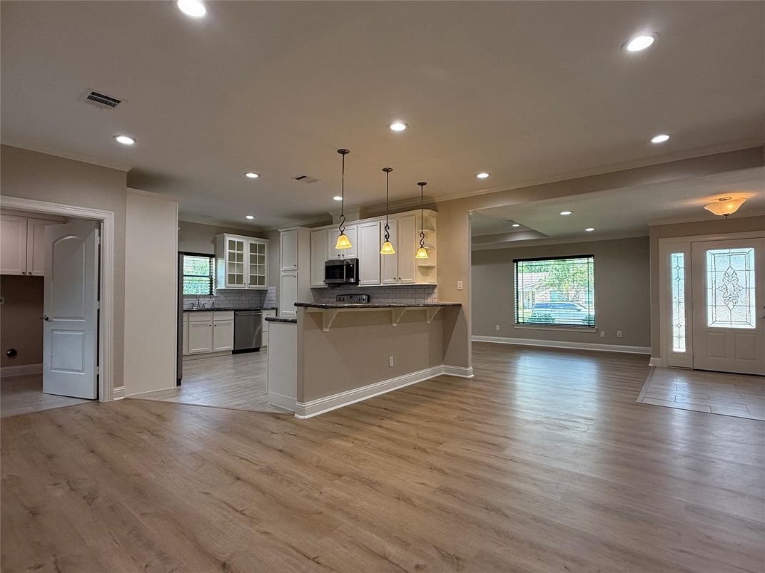 Interior, Kitchen, Pendant Lights, Recessed Lighting, Wood Texture Flooring