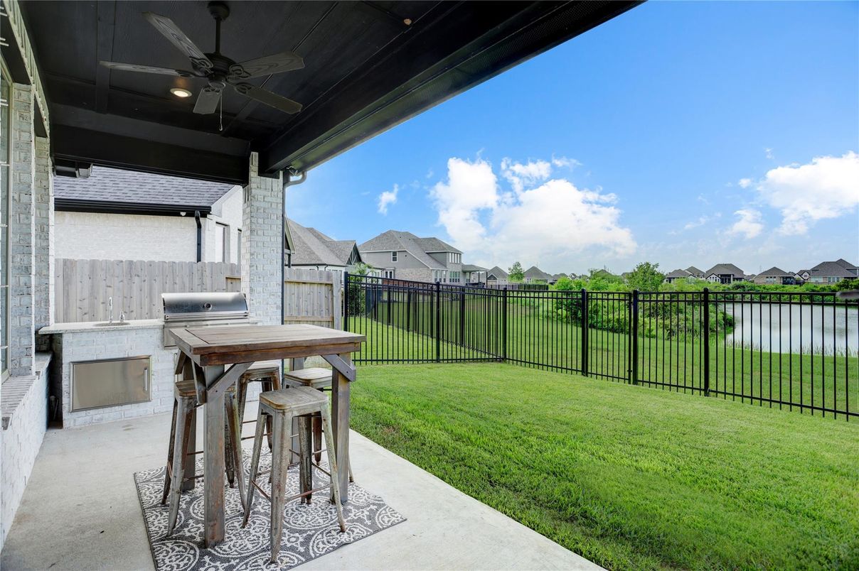 Backyard, Exterior, Outdoor Kitchen