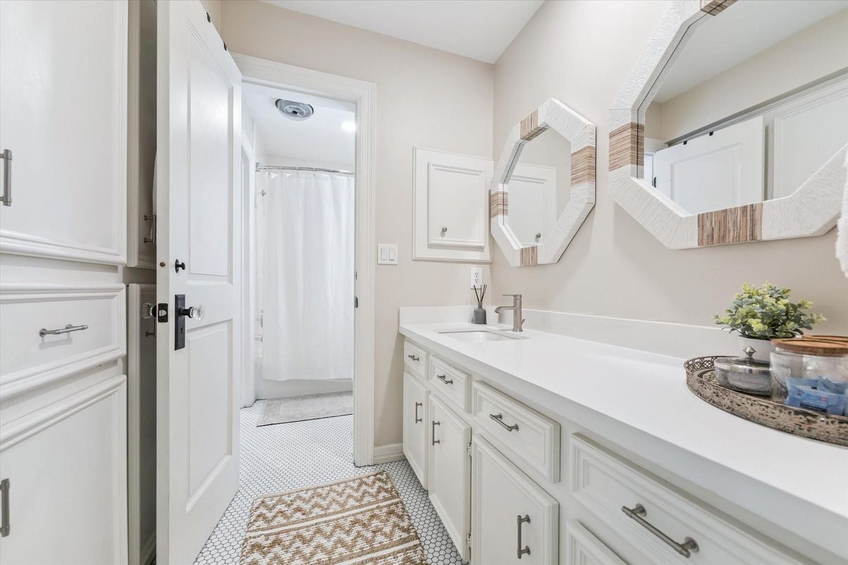 Bathroom, Dual Sink Vanities, Interior