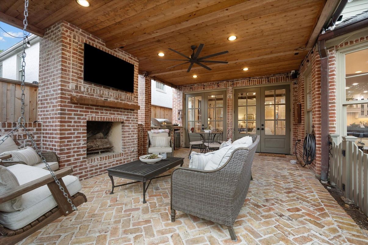 Exterior, Fireplace
