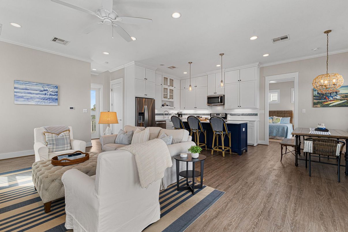 Dining room, Interior, Kitchen, Living room, Pendant Lights, Recessed Lighting, Stainless Steel Appliances, Wood Texture Flooring