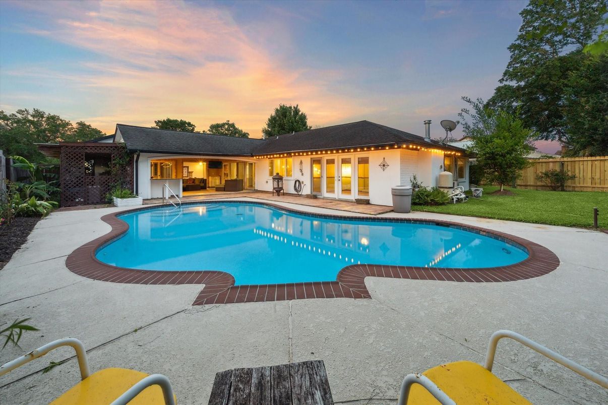 Exterior, Pool