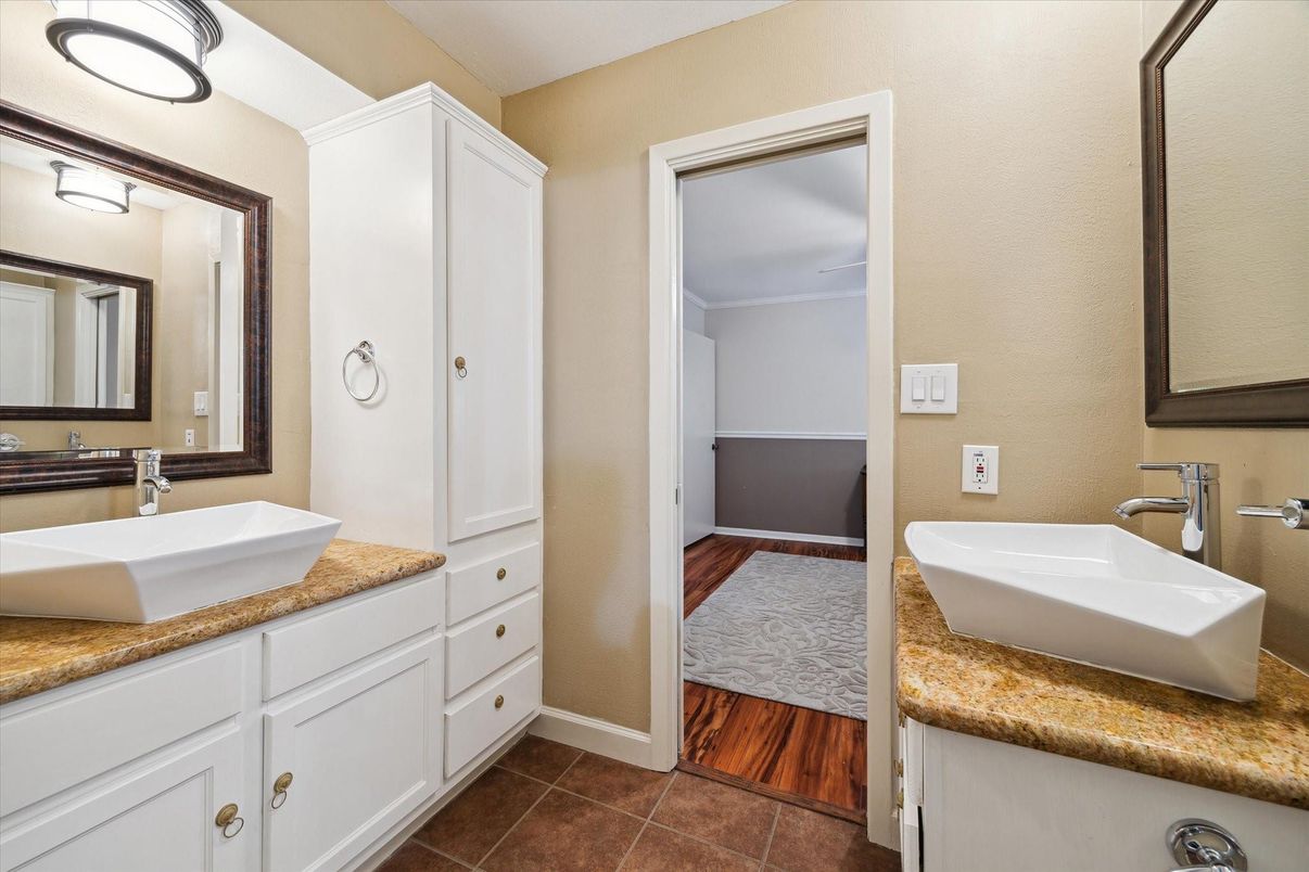 Bathroom, Dual Sink Vanities, Interior, Wood Texture Flooring
