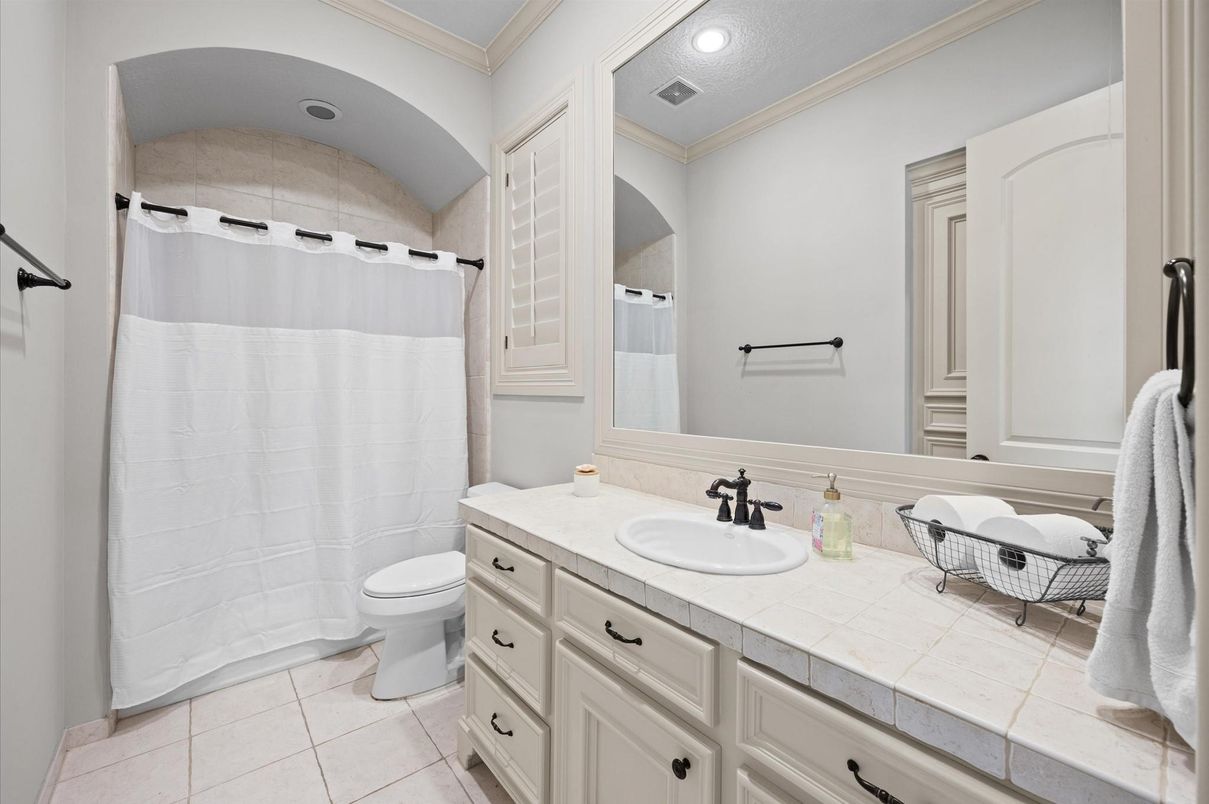 Bathroom, Interior, Recessed Lighting, Tile Countertops