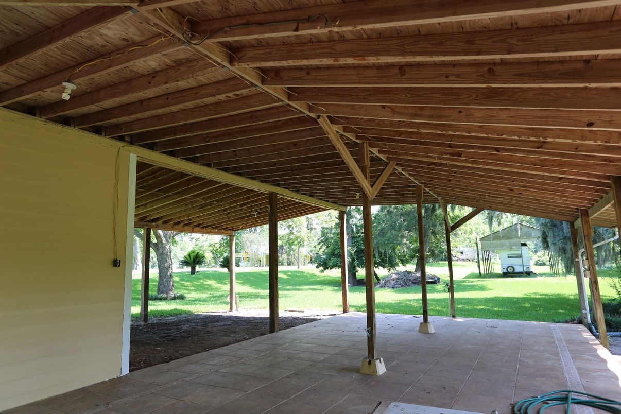 Exterior, Wooden Beams