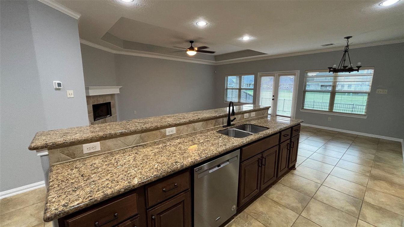 Fireplace, Interior, Kitchen, Recessed Lighting