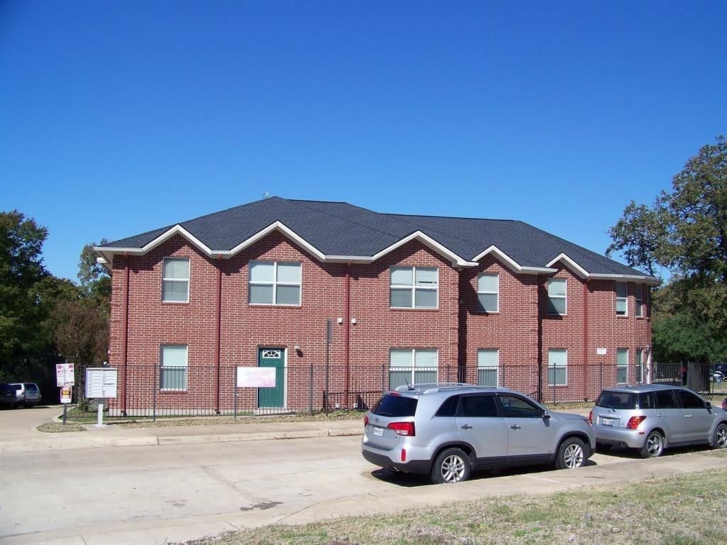 Exterior, Facade, Brick Facade, Rowhouse