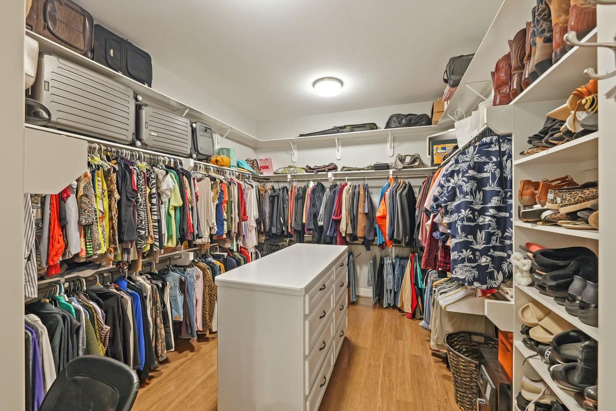 Interior, Walk-in Closets, Wood Texture Flooring