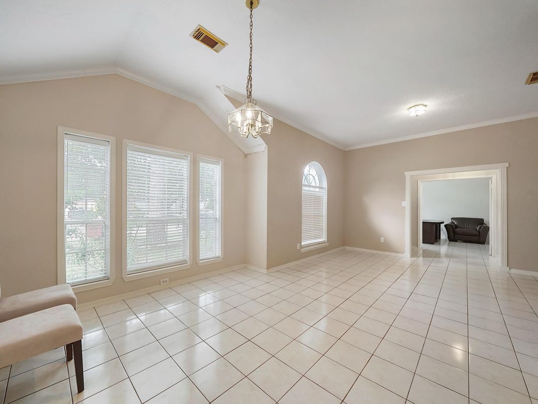 Chandelier, Empty room, Interior, Pendant Lights