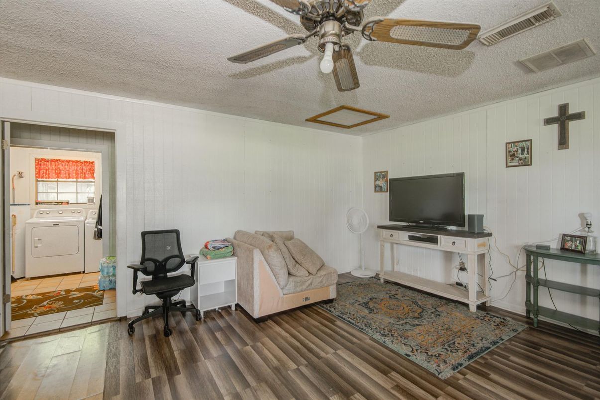 Home Office, Interior, Washer, Wood Texture Flooring