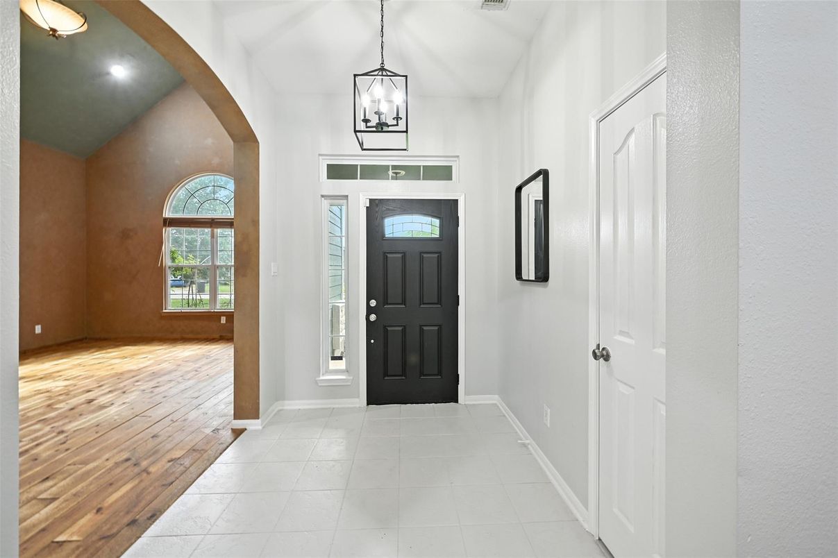 Interior, Pendant Lights, Recessed Lighting, Wood Texture Flooring